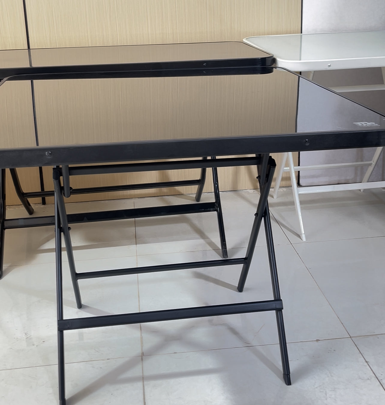 ميز زجاج ضد الكسر 90*90  - black