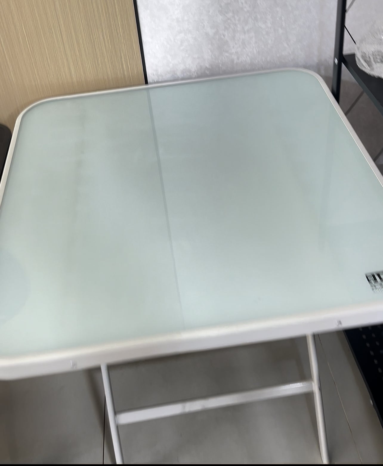 ميز زجاج ضد الكسر 60*60  - white